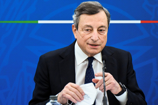 Italy's Prime Minister, Mario Draghi speaks during a joint press conference with Italy's Economy Minister and Italy's Minister for Labour and Social Policy following a Cabinet meeting in Rome, Italy, March 19, 2021. Alberto Pizzoli/Pool via REUTERS